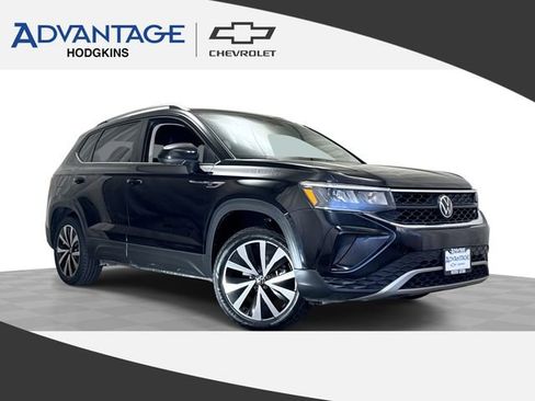 Used 2024 Volkswagen Taos SE FWD image 1