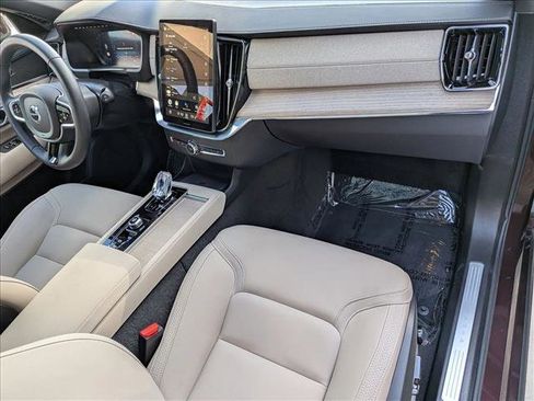 Certified 2025 Volvo XC90 B5 Core w/ Protection Package Premier image 23