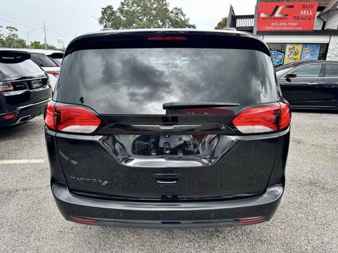 Used 2019 Chrysler Pacifica Touring-L Plus w/ Advanced Safetytec Group FWD image 4