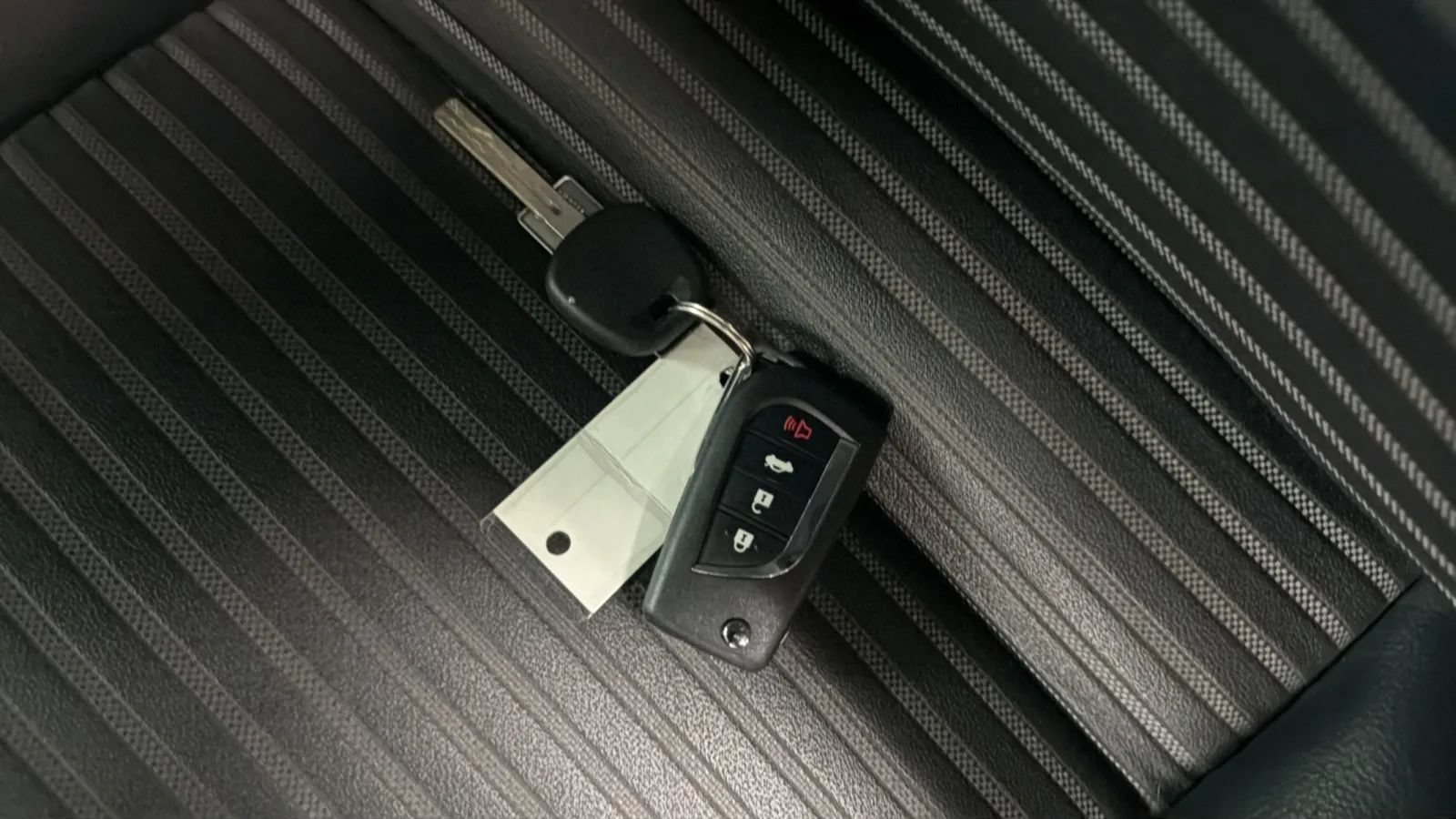 Used 2019 Toyota Camry SE FWD image 23