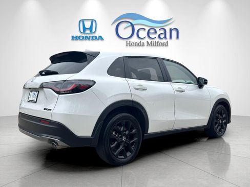 Used 2023 Honda HR-V Sport image 3