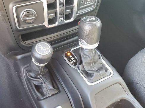 Used 2025 Jeep Wrangler Unlimited Sport AWD/4WD image 26