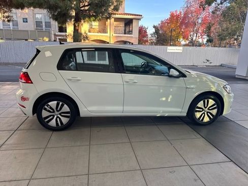 Used 2017 Volkswagen e-Golf SEL Premium image 6