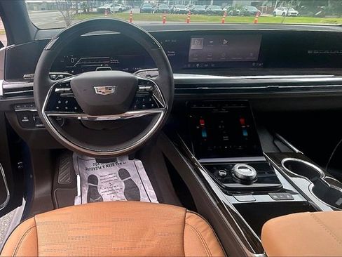 Used 2026 Cadillac Escalade Luxury w/ Touring Package image 8