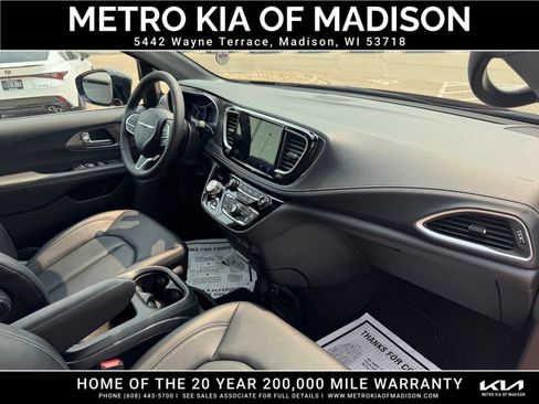 Used 2025 Chrysler Pacifica Select AWD/4WD image 35