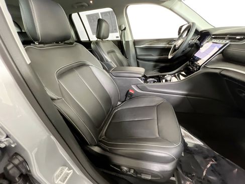 Used 2023 Jeep Grand Cherokee Limited image 27