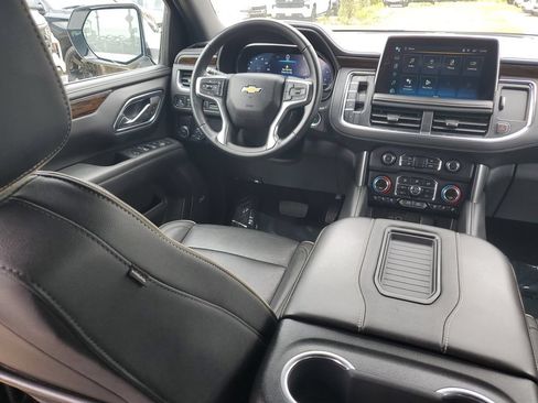 Used 2024 Chevrolet Suburban Premier RWD image 12