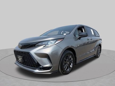 Used 2026 Toyota Sienna XSE AWD/4WD image 4
