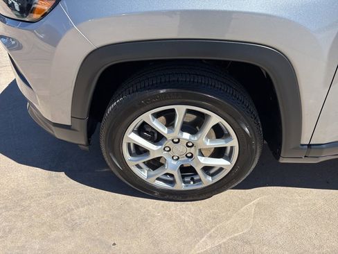 Used 2023 Jeep Compass Latitude w/ Sun and Sound Group AWD/4WD image 9