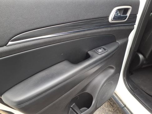 Used 2020 Jeep Grand Cherokee Limited image 15