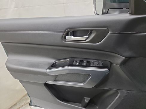 Used 2023 Nissan Pathfinder SL w/ Black Appearance Package AWD/4WD image 20