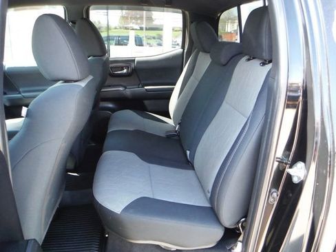 Used 2020 Toyota Tacoma TRD Sport AWD/4WD image 47