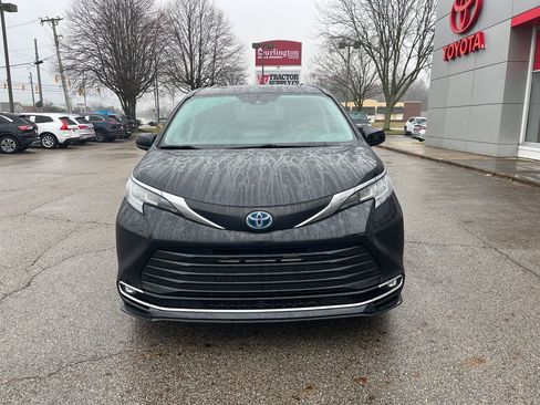 Certified 2023 Toyota Sienna XLE image 8
