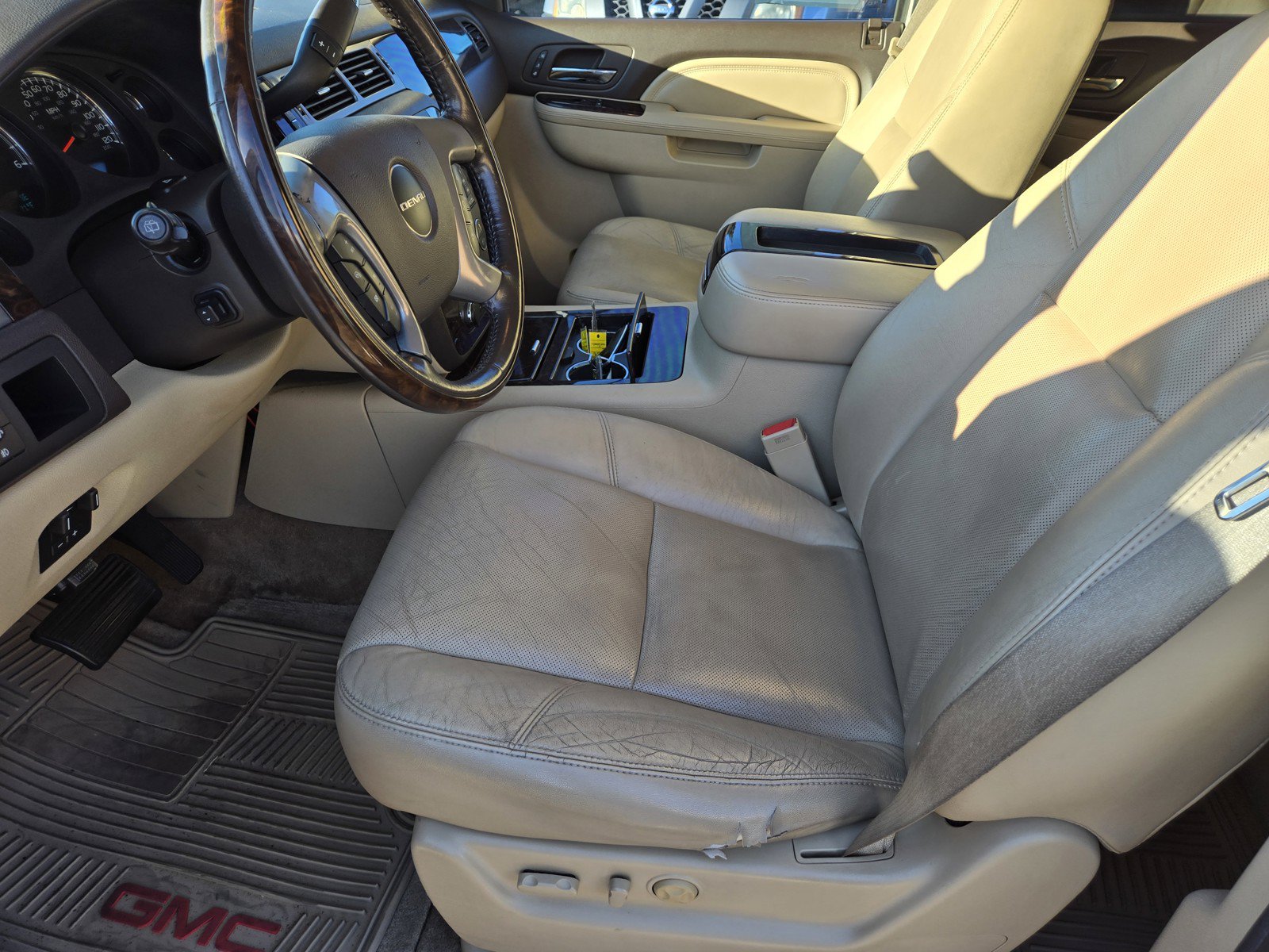 Used 2011 GMC Yukon XL Denali AWD/4WD image 9