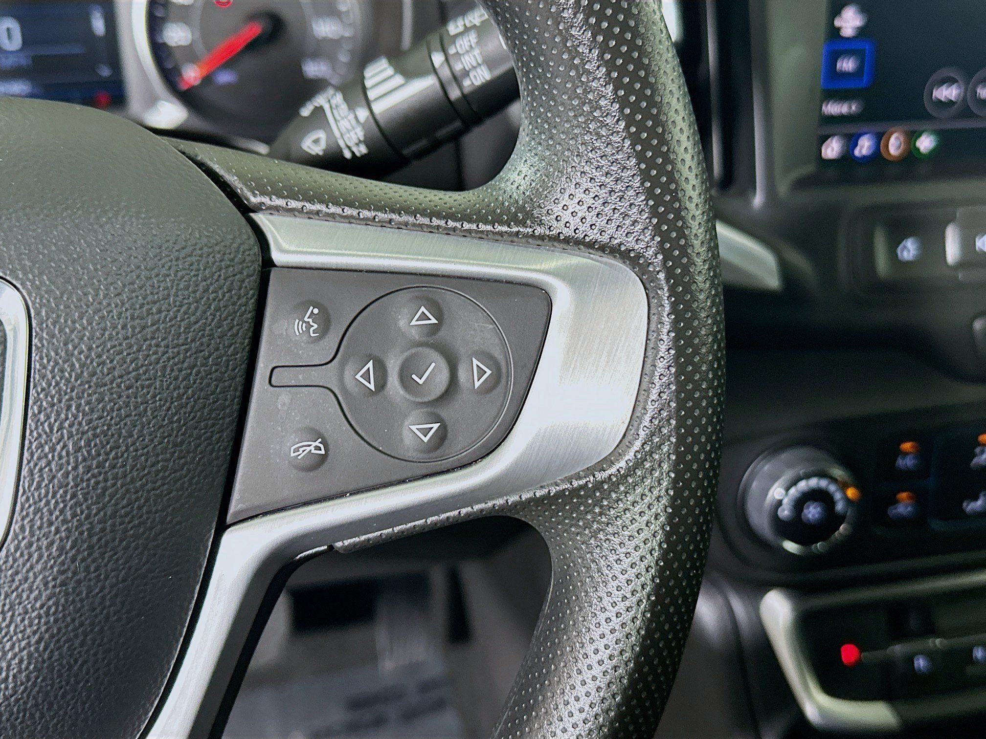 Used 2024 GMC Terrain SLE FWD image 17