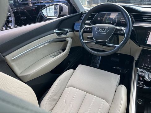 Used 2021 Audi e-tron Prestige w/ Prestige Package image 19