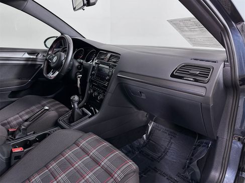 Used 2018 Volkswagen Golf 4-Door image 28