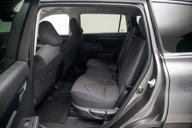 Used 2021 Toyota Highlander L AWD/4WD image 26