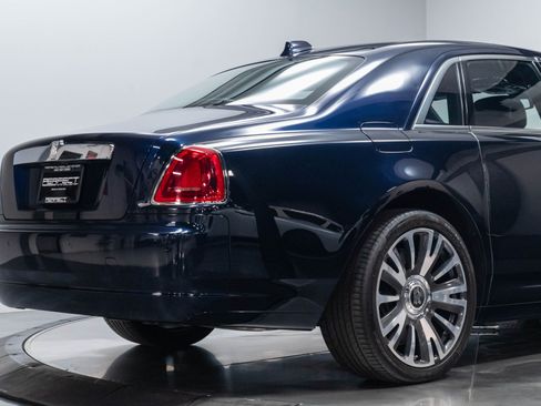 Used 2018 Rolls-Royce Ghost RWD image 17