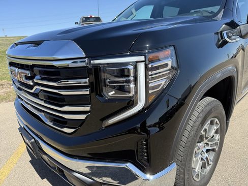 Used 2025 GMC Sierra 1500 SLT image 26