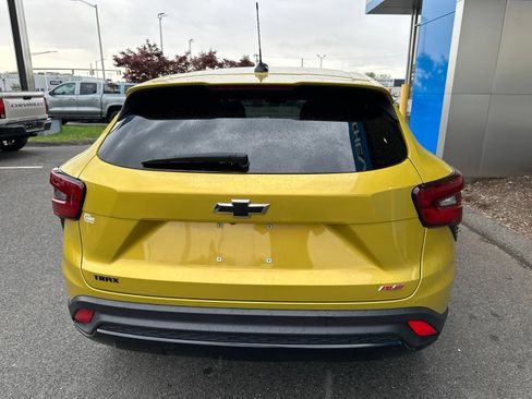 Used 2025 Chevrolet Trax RS FWD image 7