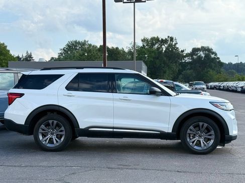 Certified 2025 Ford Explorer Active w/ Active Comfort Package AWD/4WD image 32
