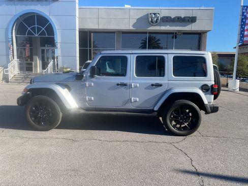 Used 2023 Jeep Wrangler Sahara w/ Cold Weather Group image 9