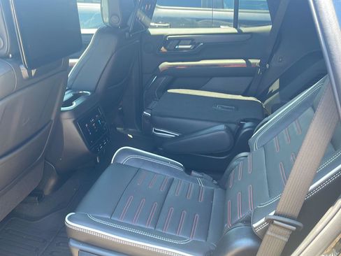 Used 2025 GMC Yukon AT4 Ultimate AWD/4WD image 6