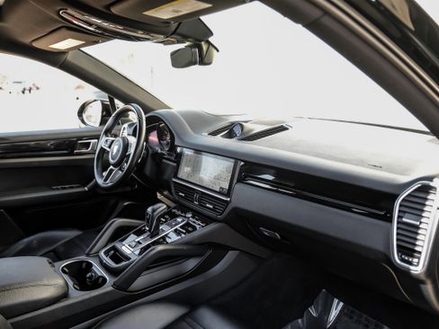 Used 2020 Porsche Cayenne S image 10