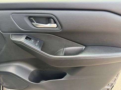 Used 2024 Nissan Rogue SV FWD image 19