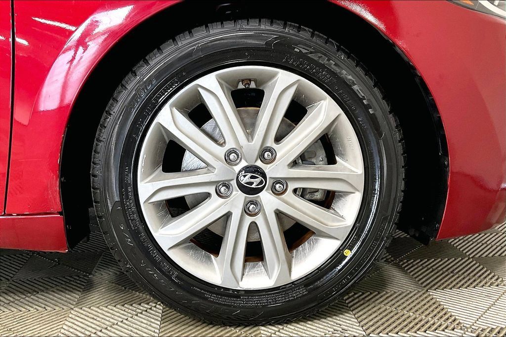 Used 2017 Hyundai Elantra Limited FWD image 8