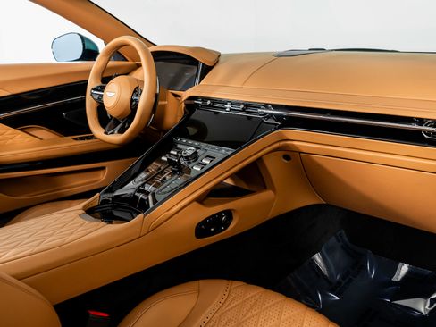 Used 2025 Aston Martin DB12 Convertible image 51