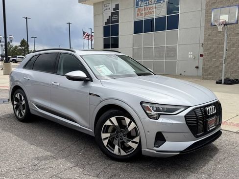 Used 2022 Audi e-tron Premium w/ Convenience Plus Package AWD/4WD image 2