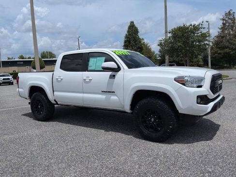Used 2022 Toyota Tacoma SR5 RWD image 2