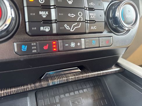 Used 2021 Ford F250 Lariat w/ Lariat Ultimate Package image 23