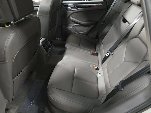 Used 2025 Porsche Macan image 23