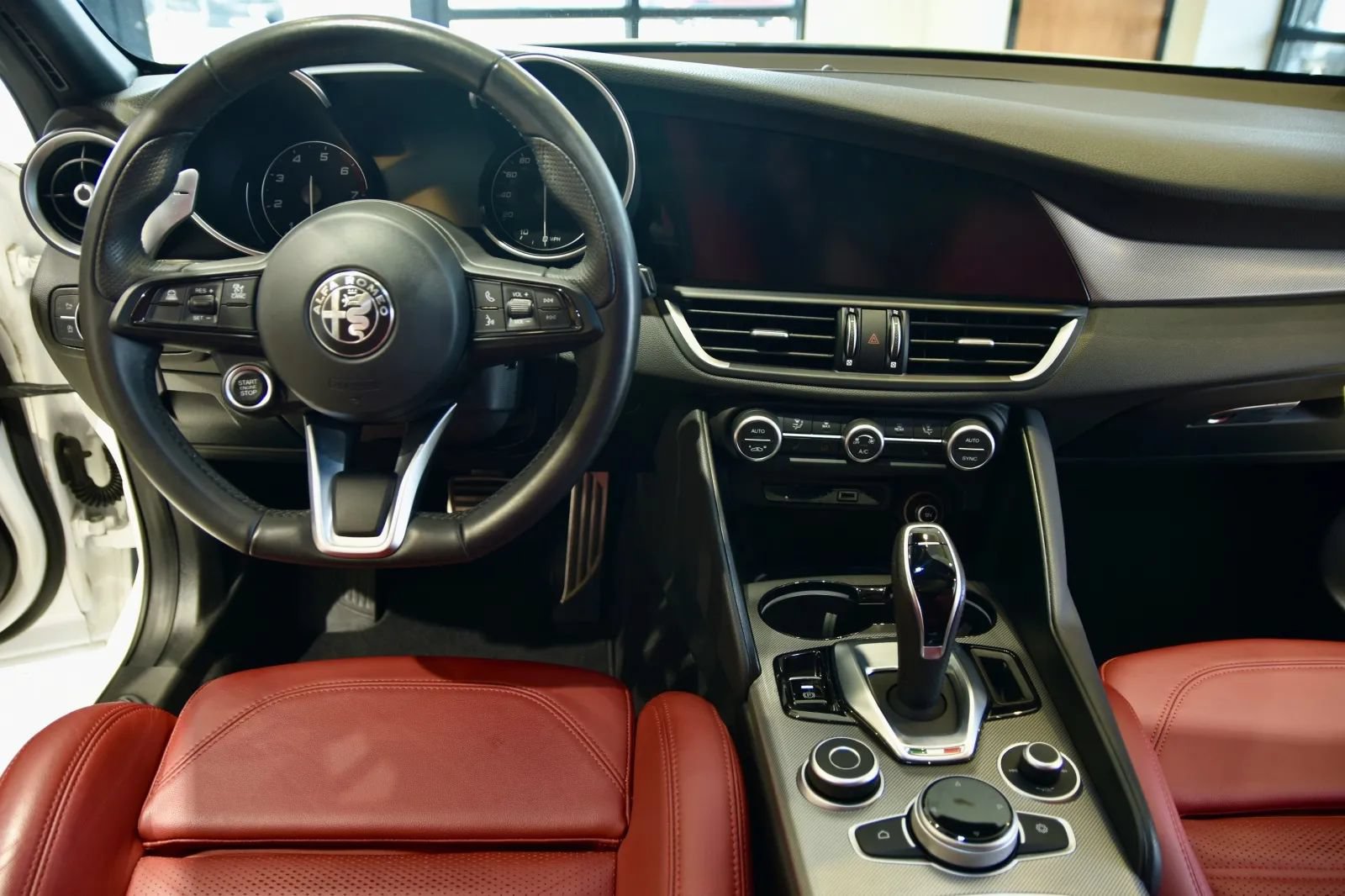 Used 2023 Alfa Romeo Giulia Veloce AWD/4WD image 12