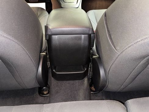 Used 2016 Ford Focus SE w/ Reverse Sensing Package image 29