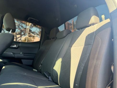 Used 2017 Toyota Tacoma SR AWD/4WD image 16