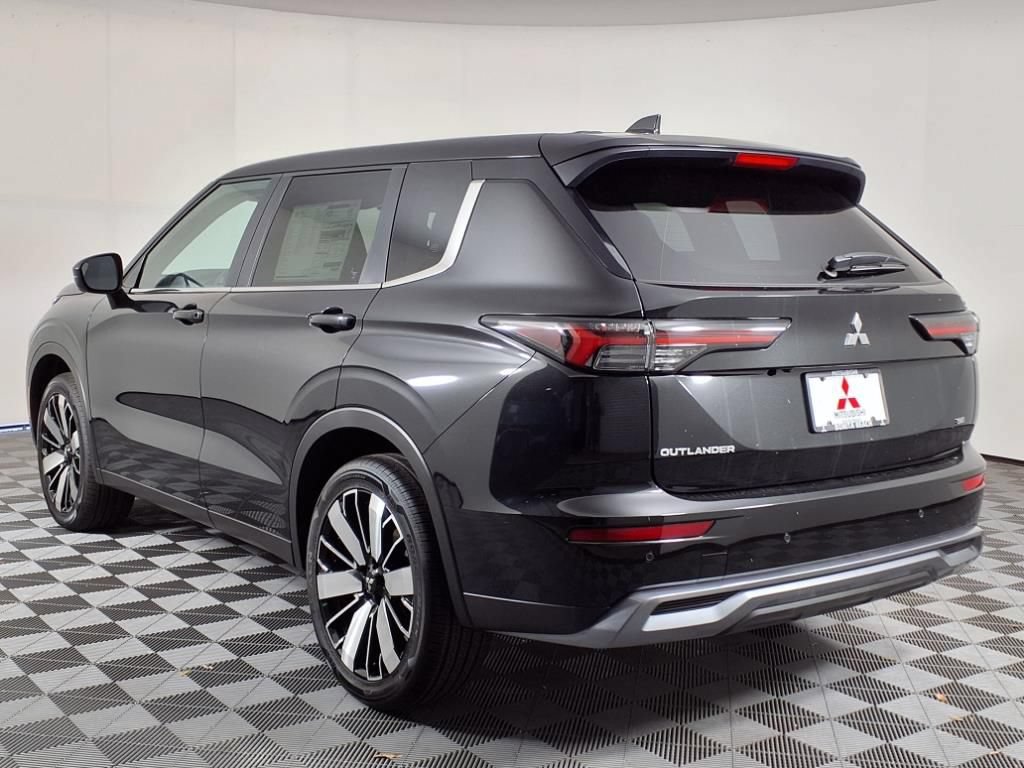 Used 2025 Mitsubishi Outlander SE FWD image 5