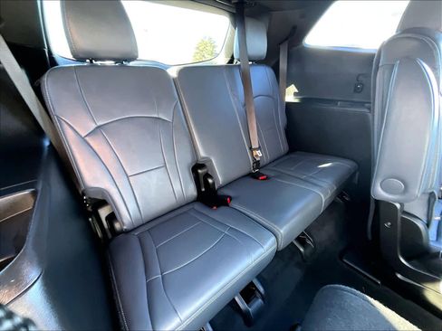 Used 2023 Buick Enclave Essence w/ Experience Buick Package image 16