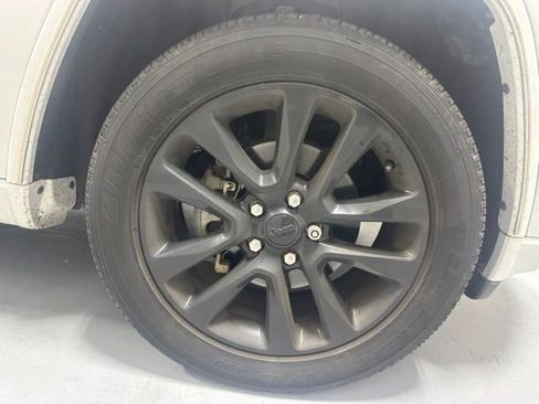 Used 2020 Jeep Grand Cherokee Altitude RWD image 4