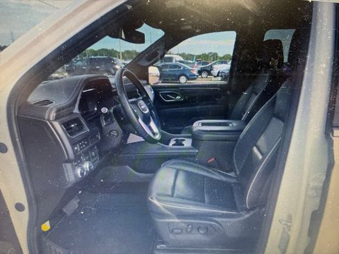Used 2024 GMC Yukon XL SLT w/ SLT Premium Package AWD/4WD image 6
