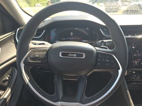 Used 2023 Jeep Grand Cherokee Laredo X AWD/4WD image 16