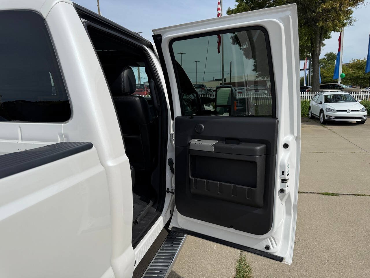 Used 2015 Ford F350 Lariat w/ Lariat Ultimate Package AWD/4WD image 32