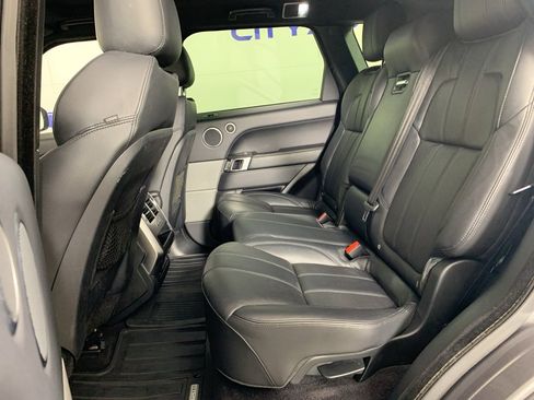 Used 2016 Land Rover Range Rover Sport SE image 31