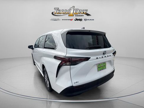 Used 2023 Toyota Sienna LE FWD image 6