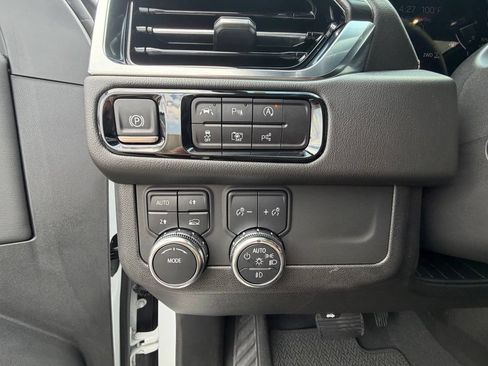 Used 2025 GMC Yukon XL Denali w/ Sun & Power Step Package AWD/4WD image 4