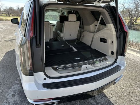 Certified 2023 Cadillac Escalade Premium Luxury Platinum image 23