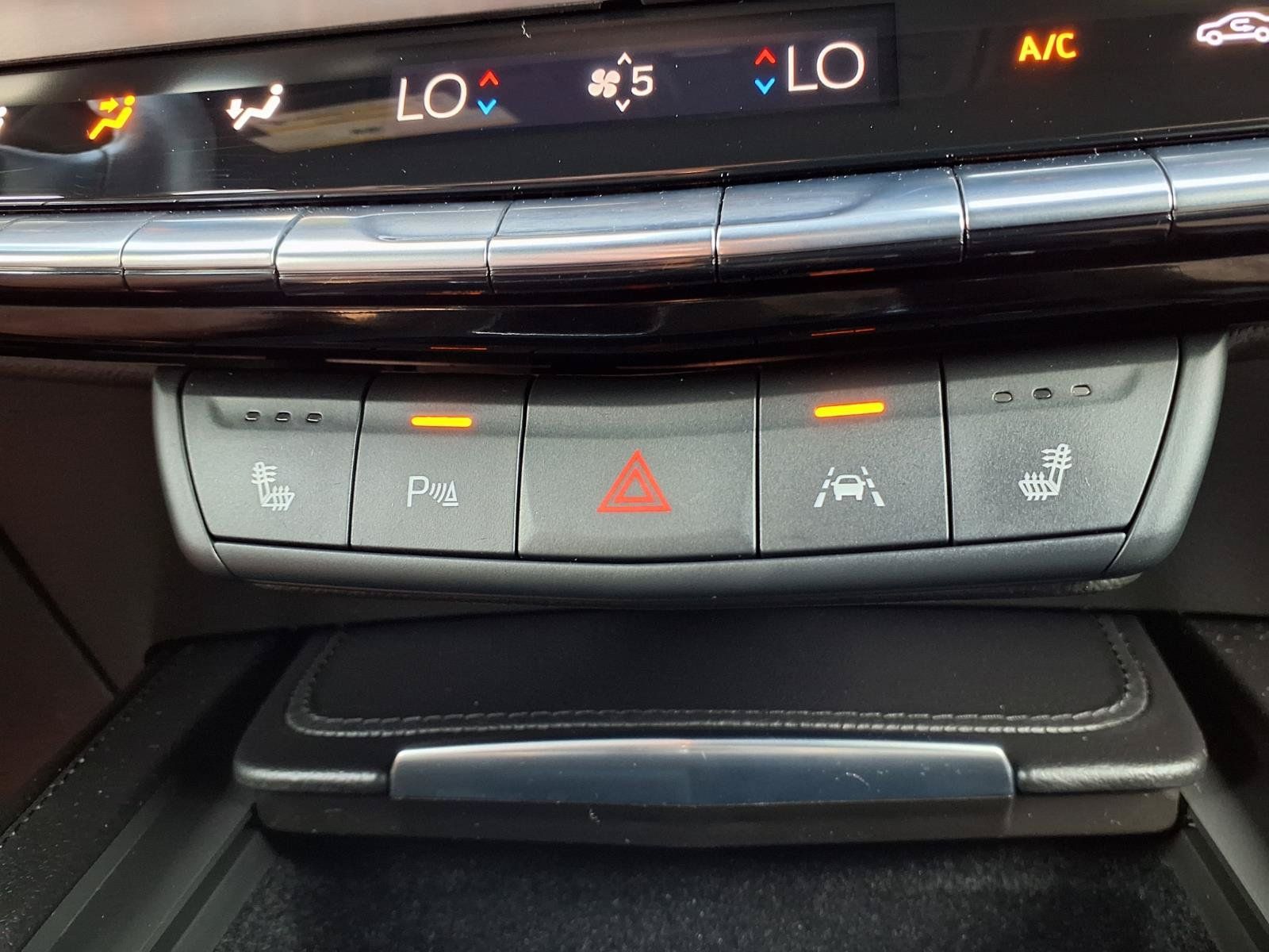 Used 2024 Cadillac XT4 Luxury FWD image 7